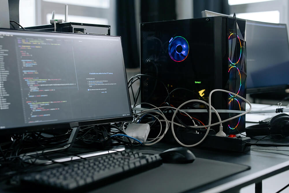 https://pub-1a00a711c8764c34a12f638f11e520ad.r2.dev/articles/computer-code-editor.jpg