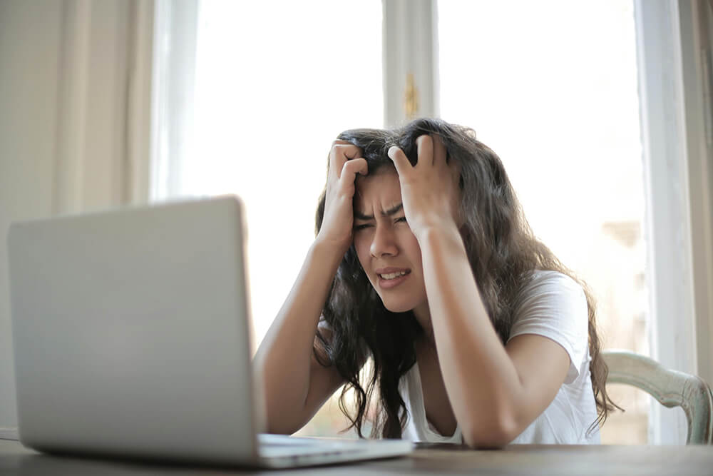 https://pub-1a00a711c8764c34a12f638f11e520ad.r2.dev/articles/frustrated-person.jpg
